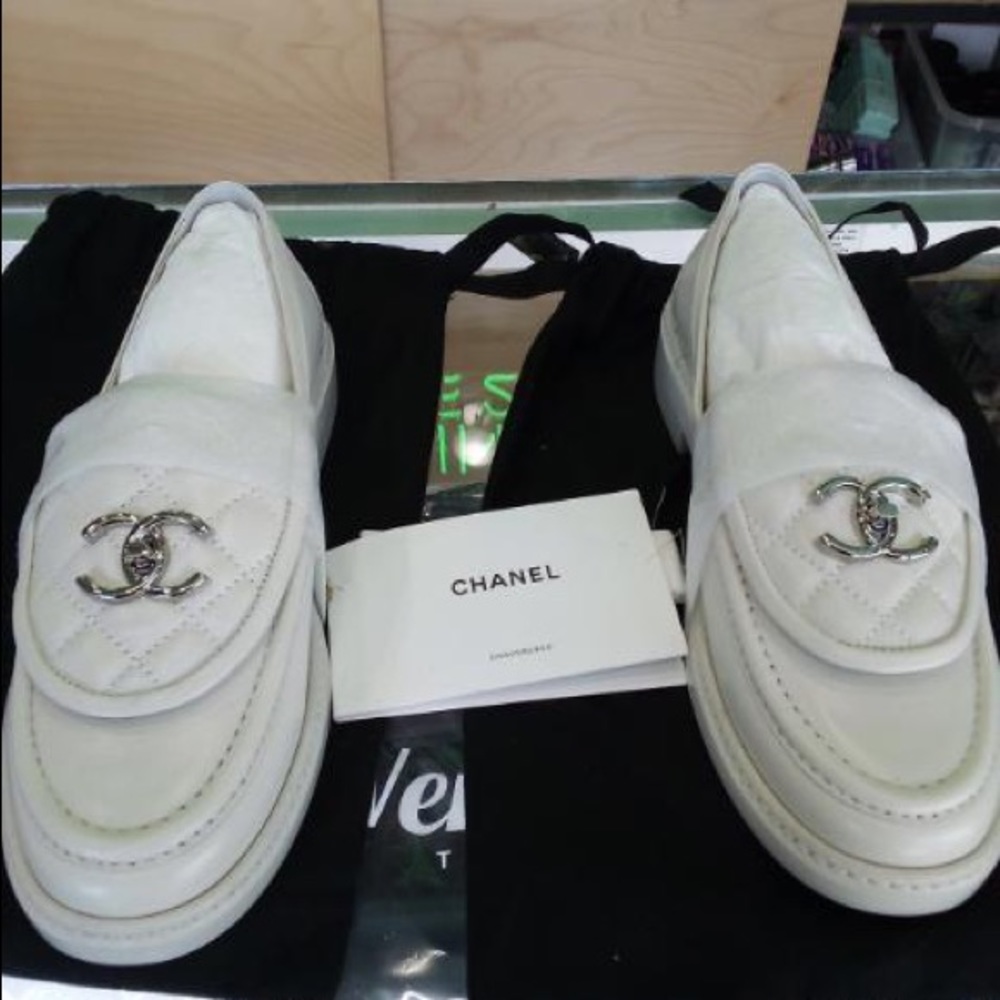 Brand new CHANEL loafers 2022 white silver cc logo turn lock